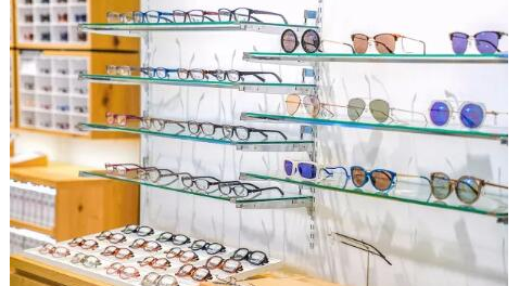 低成本眼镜暴利行业，2000块的眼镜成本20块